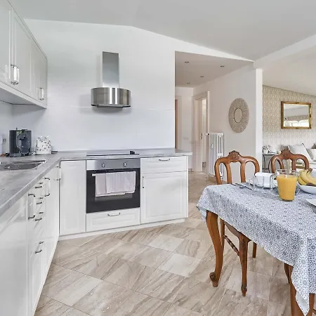 Plesia Apartment *